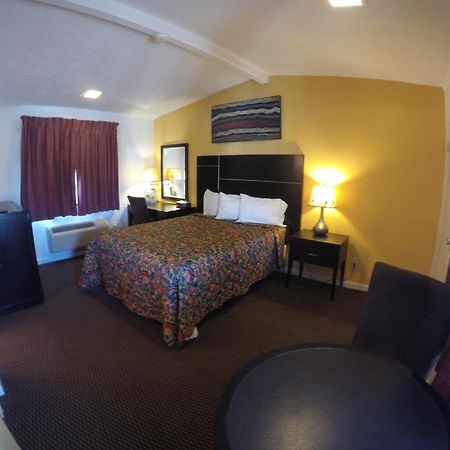 Indio Holiday Motel Room photo