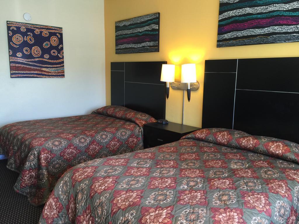 Indio Holiday Motel Room photo