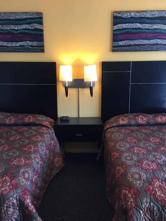 Indio Holiday Motel Room photo