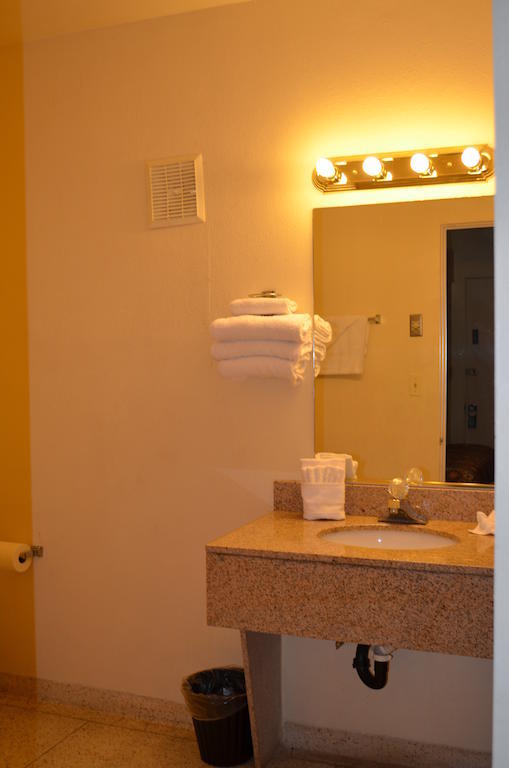 Indio Holiday Motel Room photo