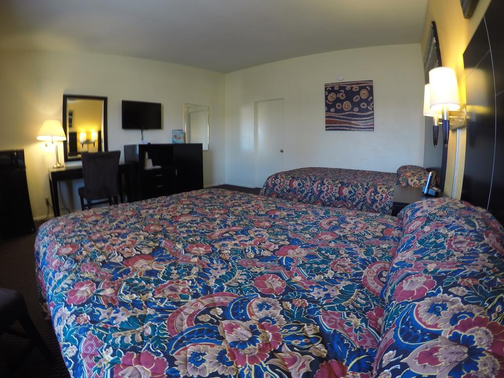 Indio Holiday Motel Exterior photo