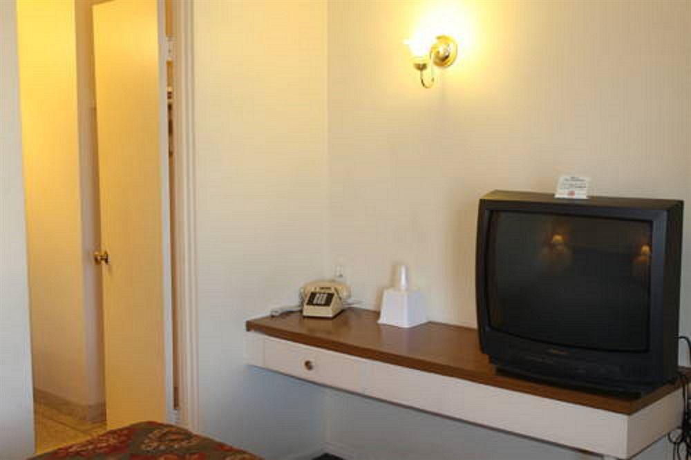 Indio Holiday Motel Exterior photo