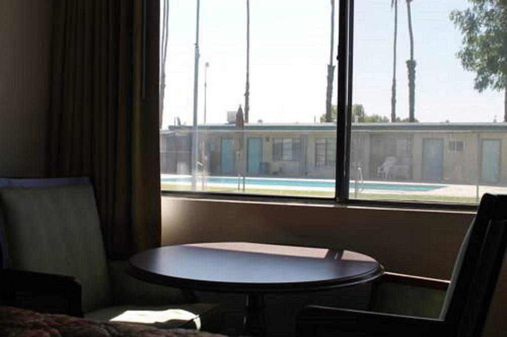 Indio Holiday Motel Exterior photo
