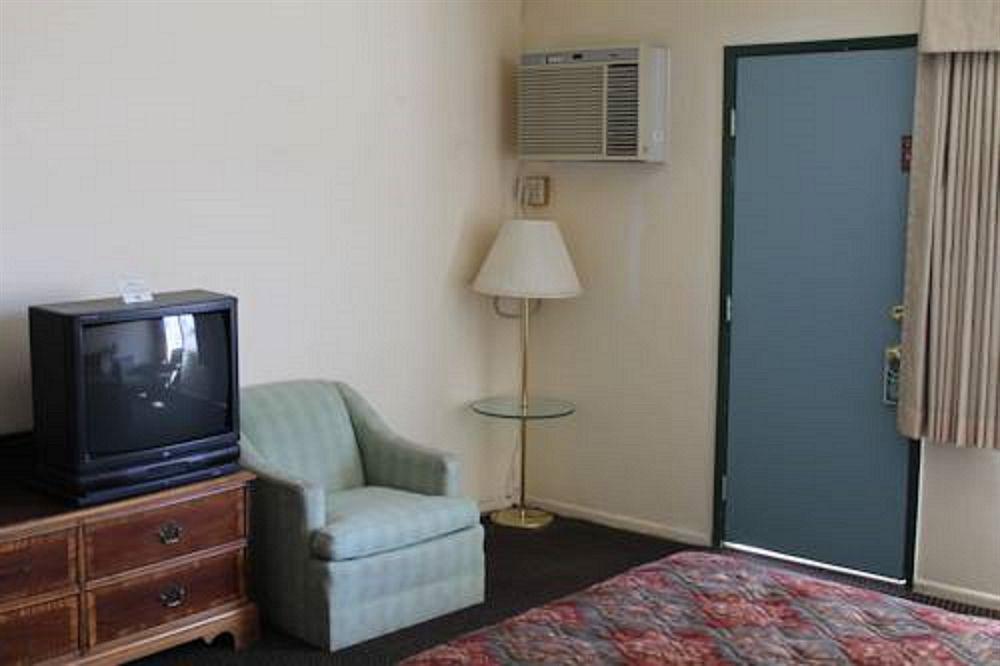 Indio Holiday Motel Exterior photo